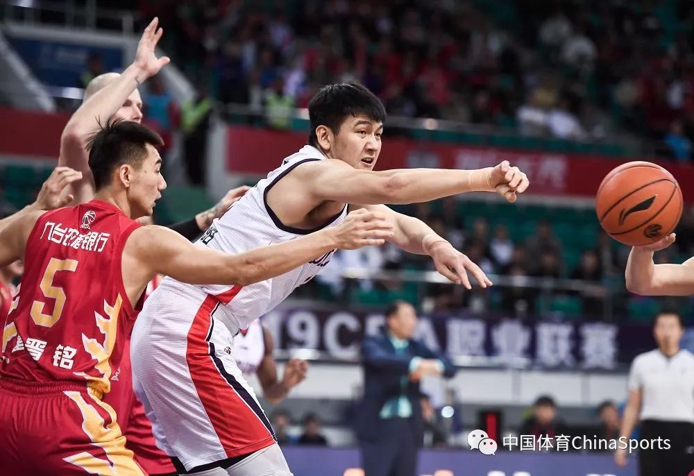 加时末段突围战来临；菲尼克斯太阳围绕CBA常规赛篮板制胜；管理层满意；临场指挥获称赞的简单介绍