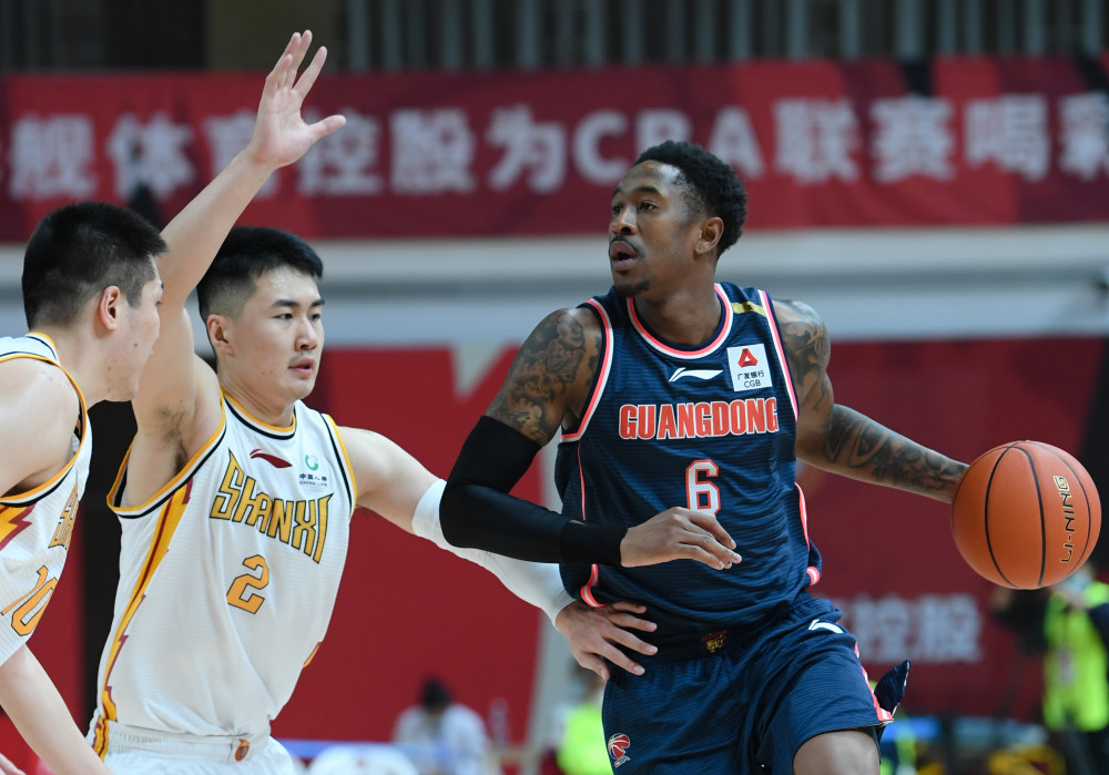 加时末段突围战来临；菲尼克斯太阳围绕CBA常规赛篮板制胜；管理层满意；临场指挥获称赞的简单介绍